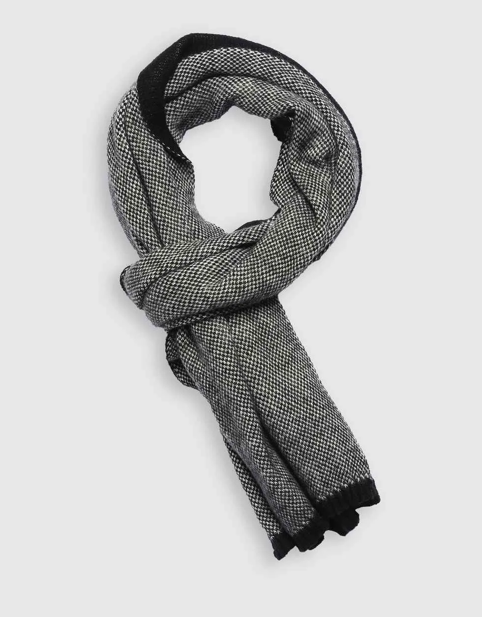 Aristocractic Fashionable Winter Scarf