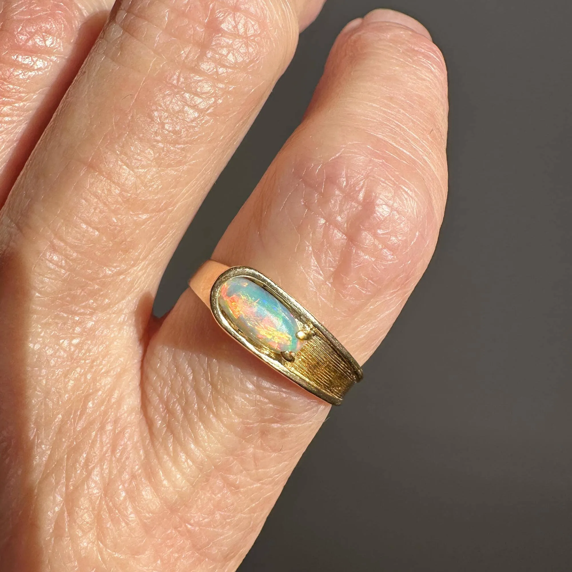 Vintage 14K Gold Buckle Cabochon Opal Ring Band