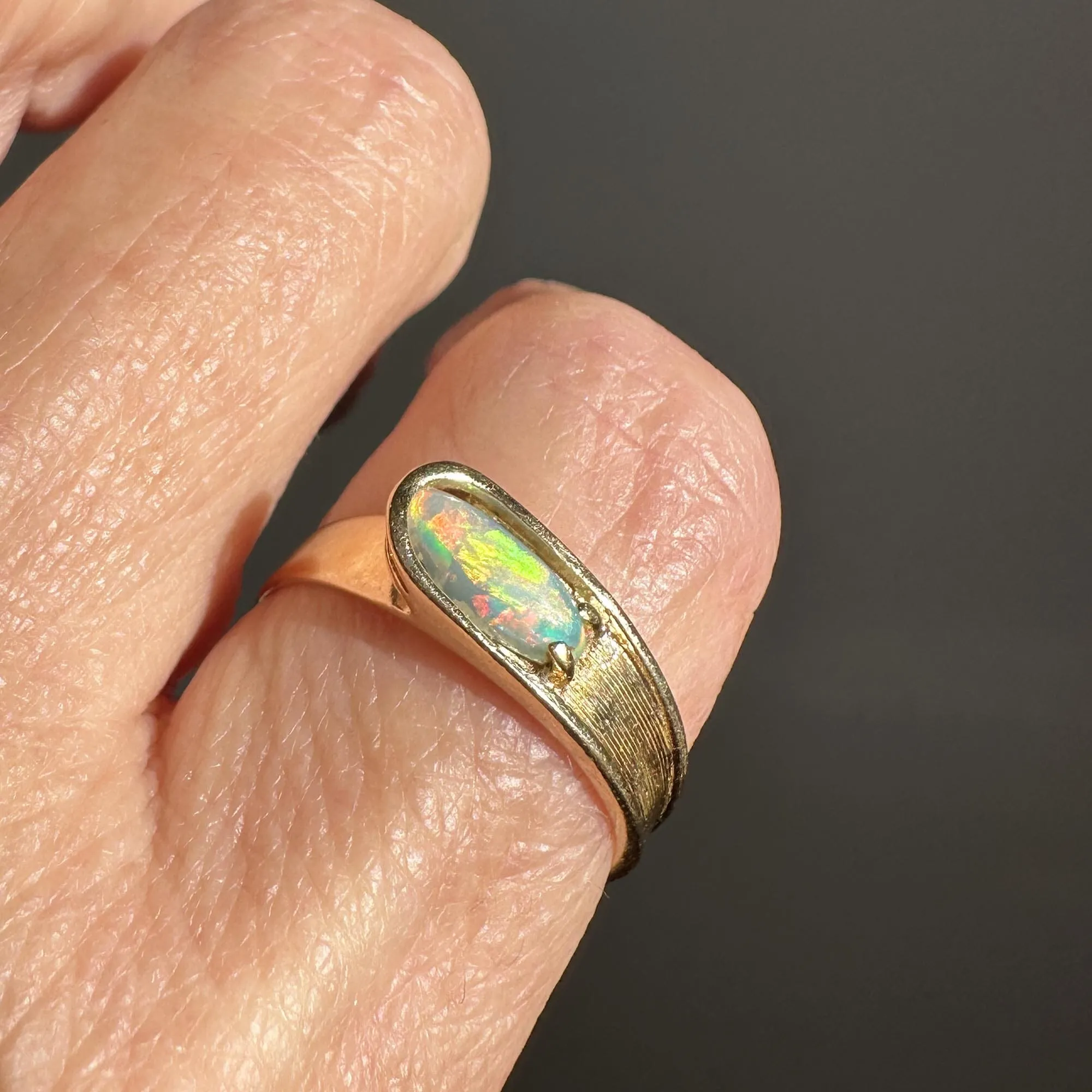 Vintage 14K Gold Buckle Cabochon Opal Ring Band